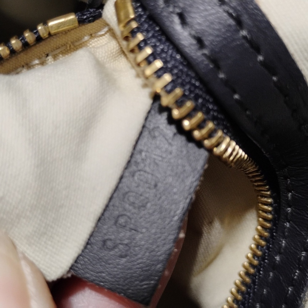 Louis Vuitton Monogram Tote in Cream and Black - Picture 13 of 16